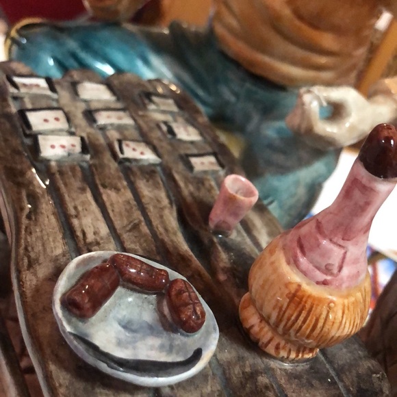 Vintage Derelect cardplayer collectible ceramic sculpture. - Picture 10 of 12